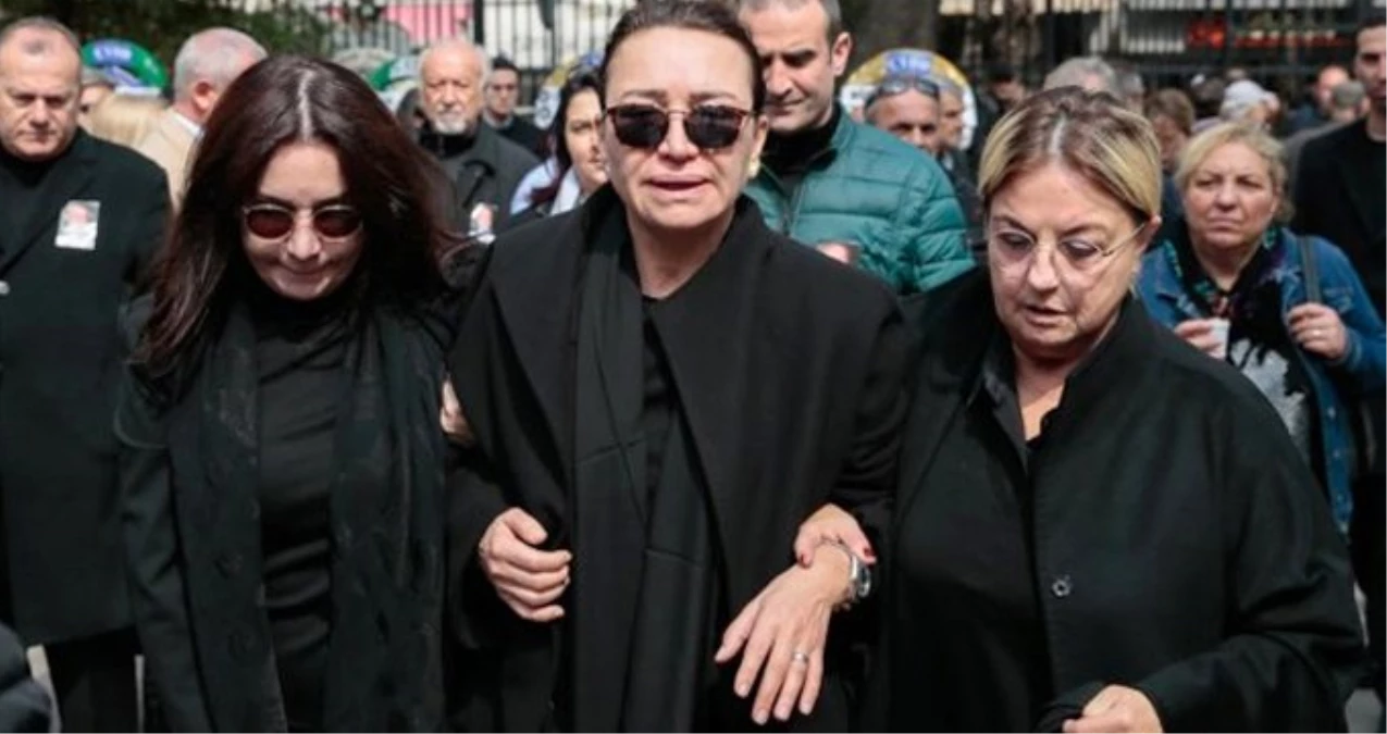 Eşi Zafer Çika\'yı kaybeden Demet Akbağ, Taziyeleri Kabul Ederken Fenalaştı