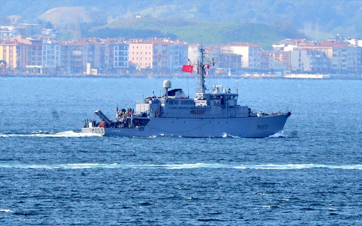 Fransız Askeri Gemisi Çanakkale Boğazı\'ndan Geçti