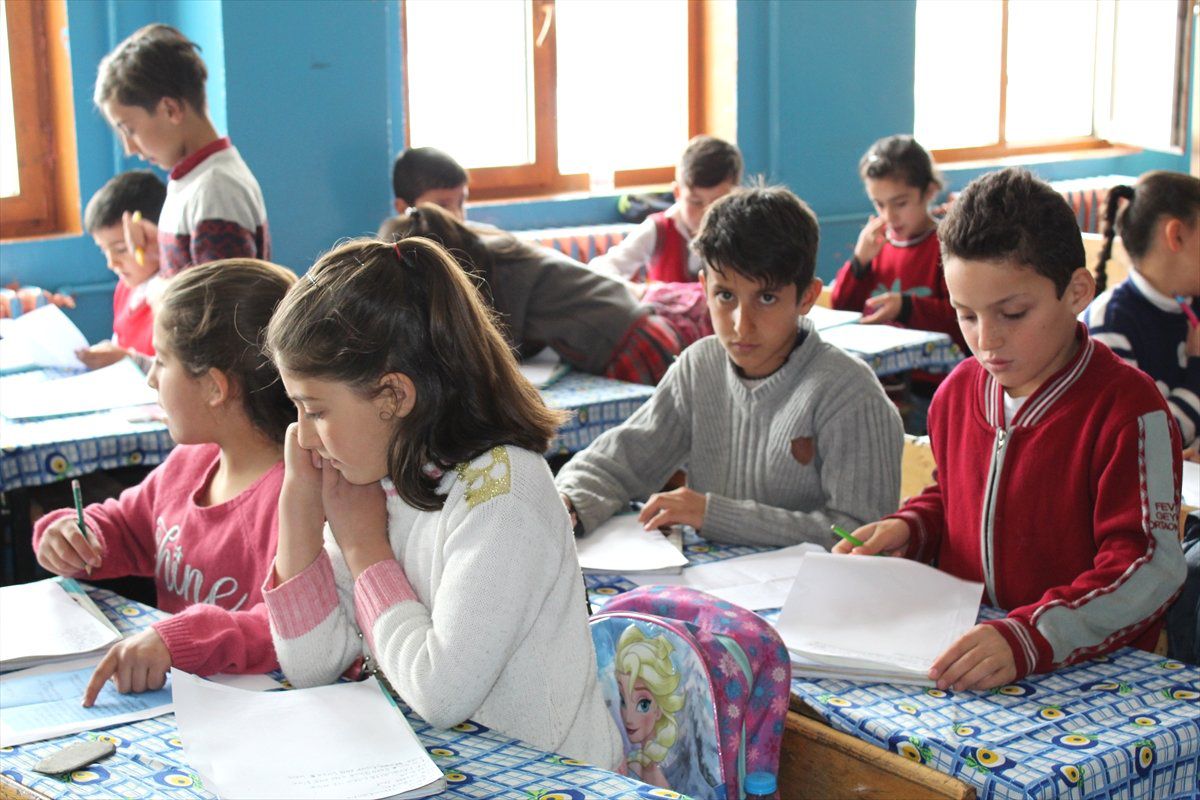İngilizcelerini Geliştirmek İçin "Mektup Arkadaşlığı" Yapıyorlar