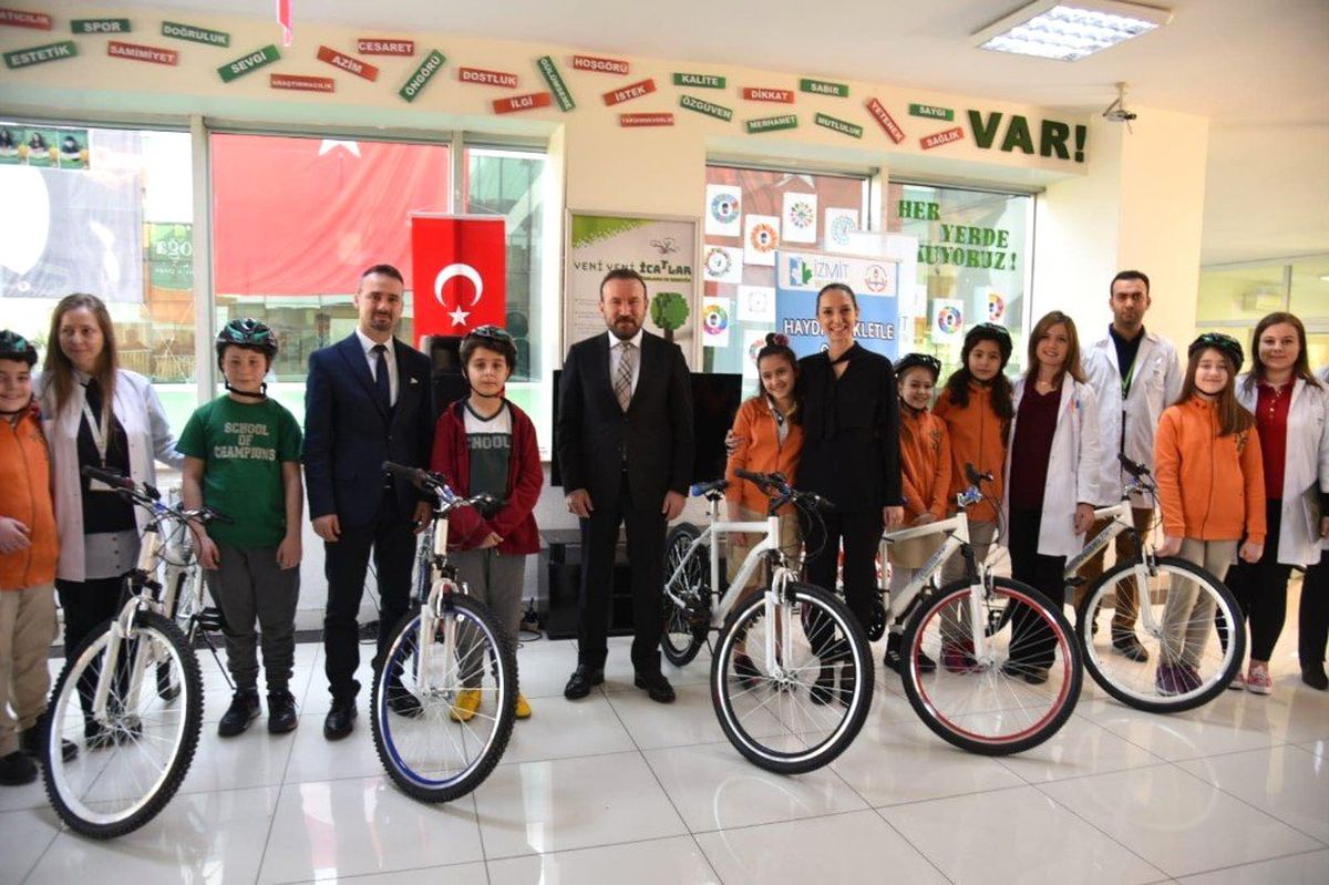 İzmit\'te Bisiklet Dağıtımları Devam Ediyor