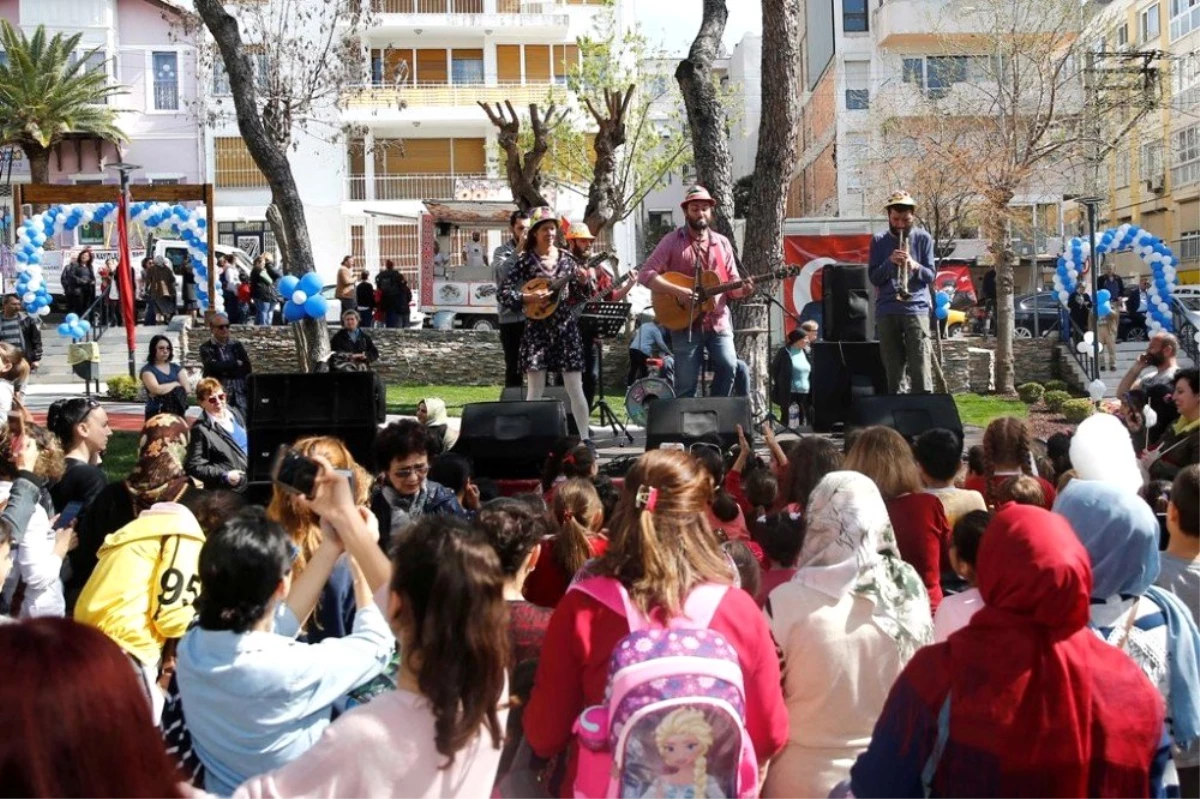 Konak\'taki Yenilenen Parklarda Çocuk Şenliği