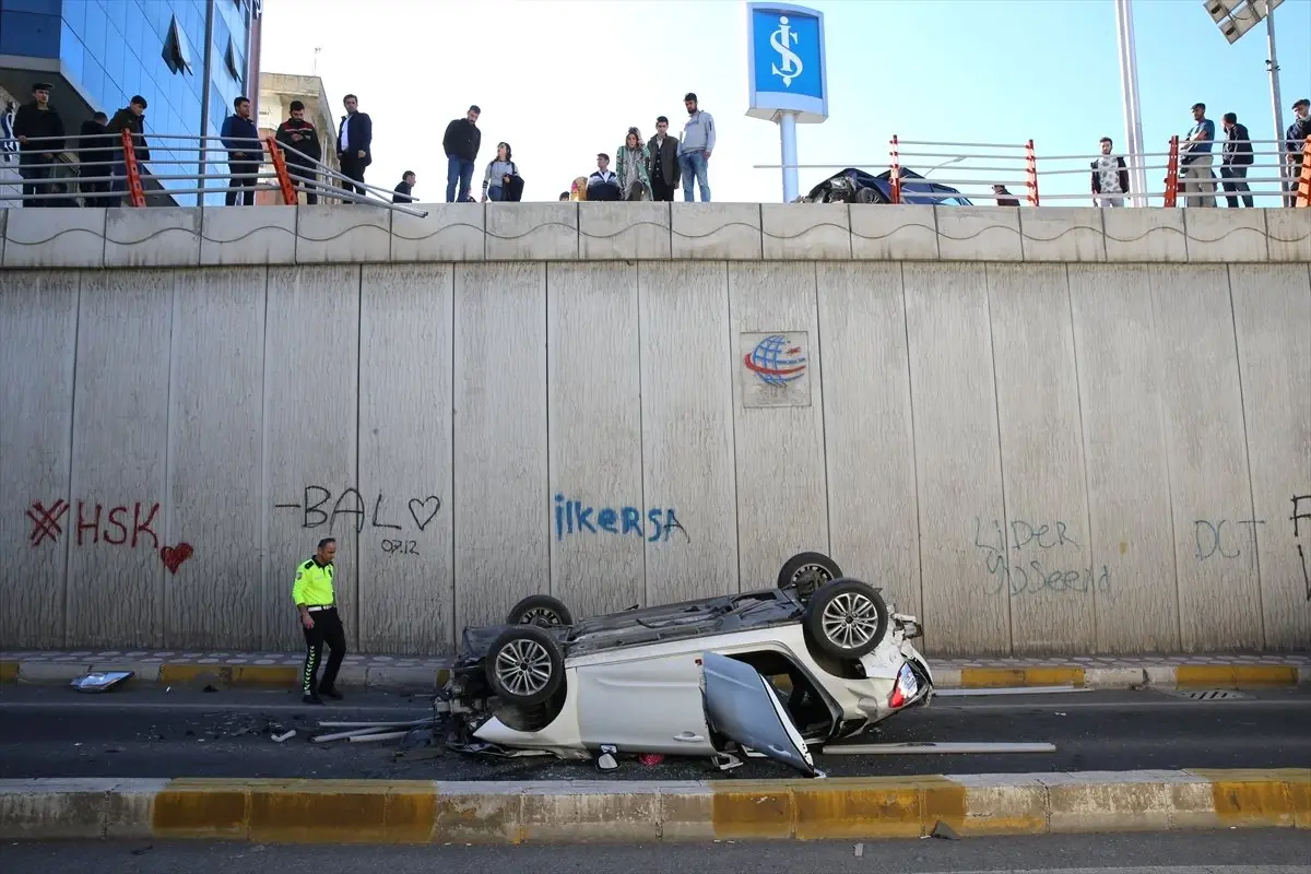 Köprüden Düşen Otomobildeki Anne ve İki Çocuğu Yaralandı