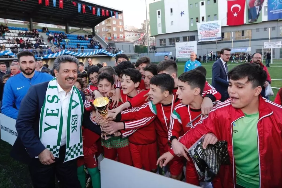 Miniklerin Şampiyonu İkitellispor Oldu