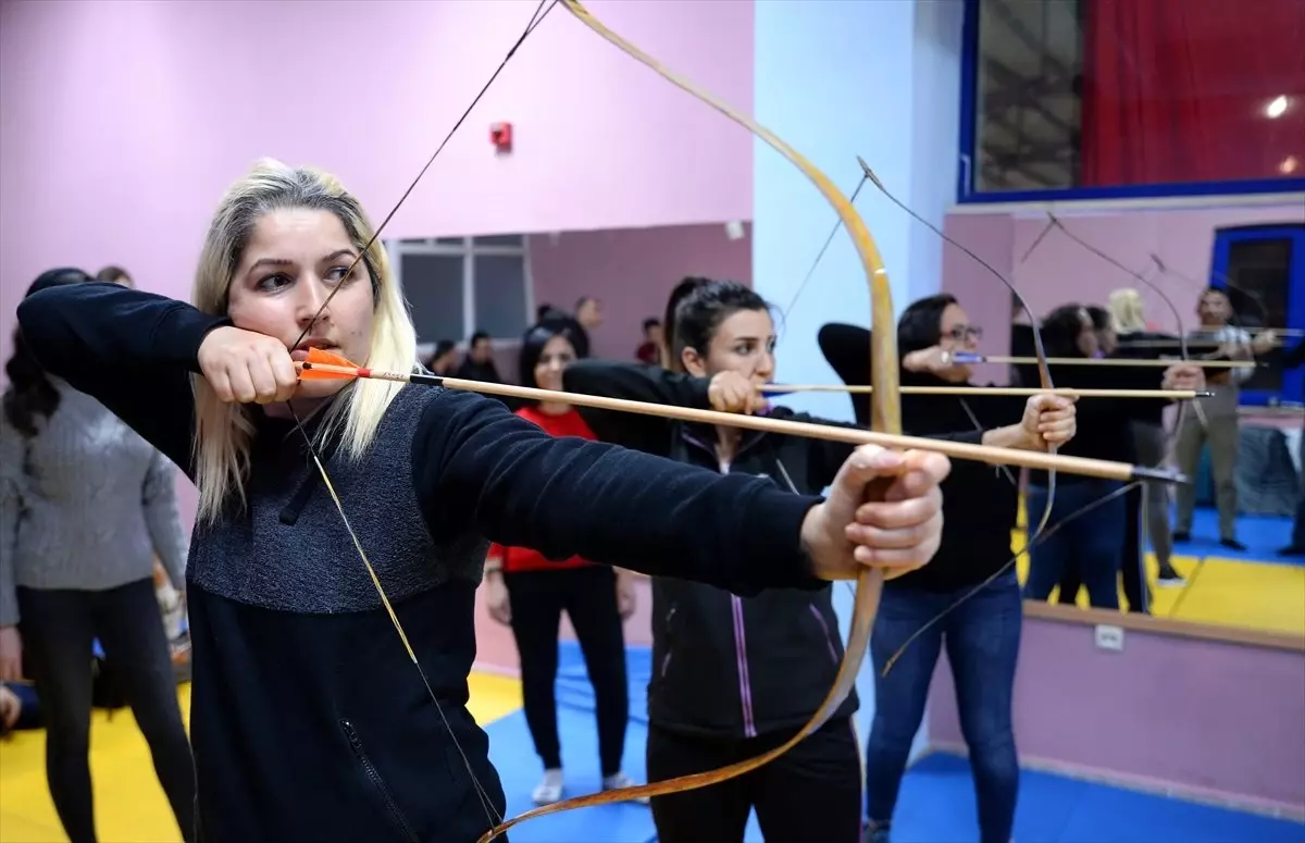 Okçuluk Kadın Kemankeşlerin Elinde Canlanıyor