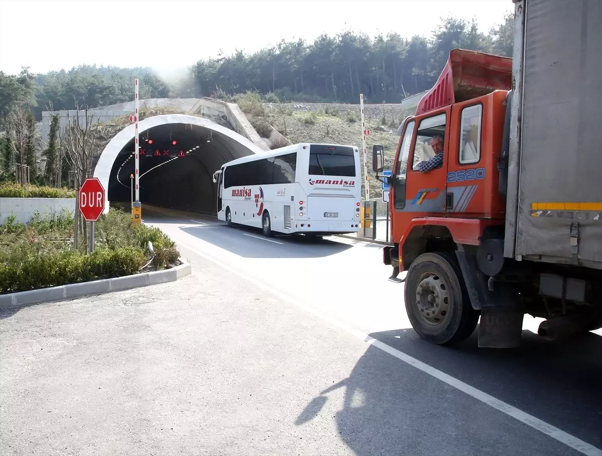 Sabuncubeli Tüneli, Tır Yangını Nedeniyle Tek Yönlü Trafiğe Kapatıldı