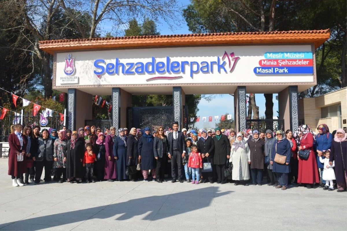 Sancaklılı Kadınlar Şehzadelerpark\'ı Gezdi