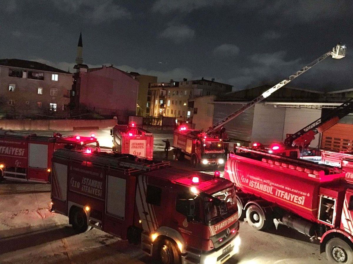 Sancaktepe\'de Korkutan Depo Yangını