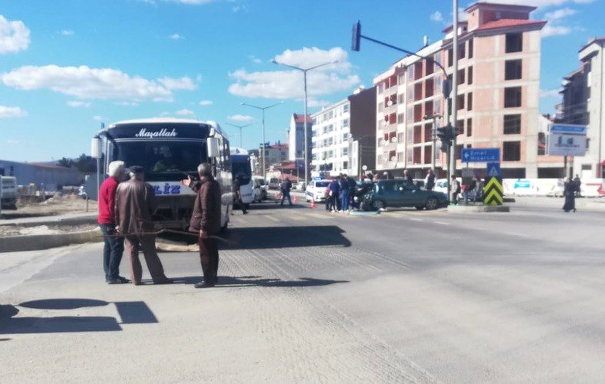 Tavşanlı\'da Trafik Kazası: 2 Yaralı