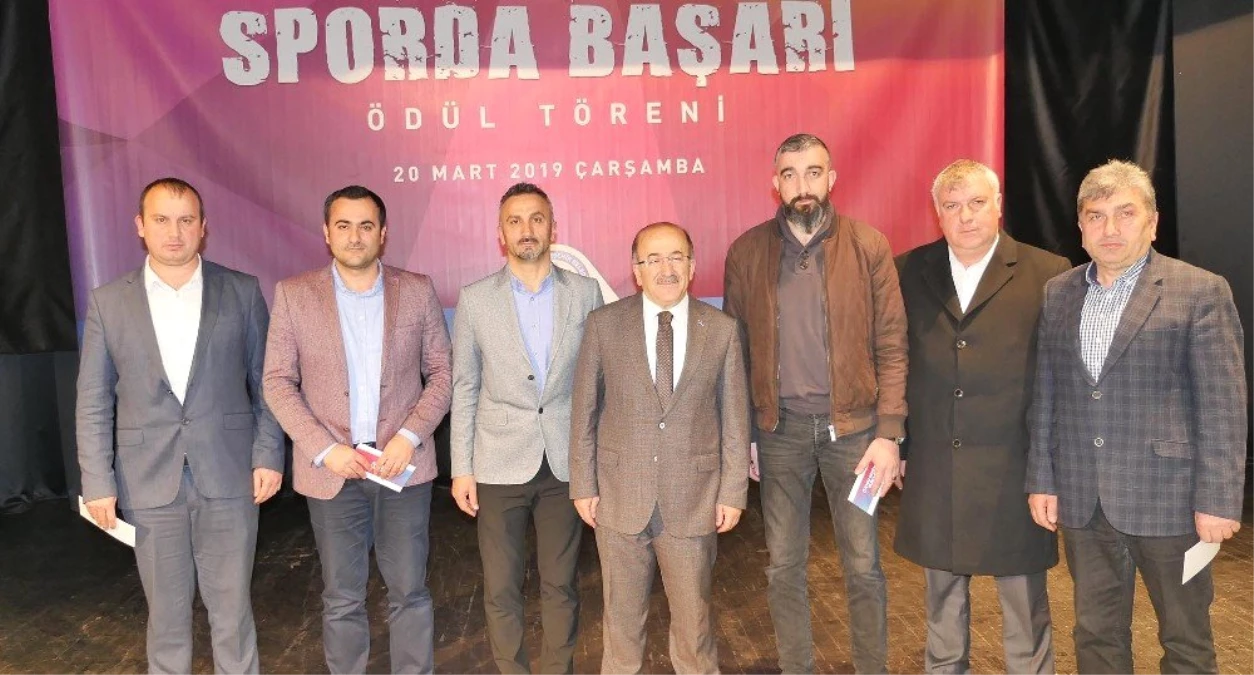 Trabzon\'da Başarılı Sporcu ve Spor Kulüplerine 234 Bin TL Ödül Verildi