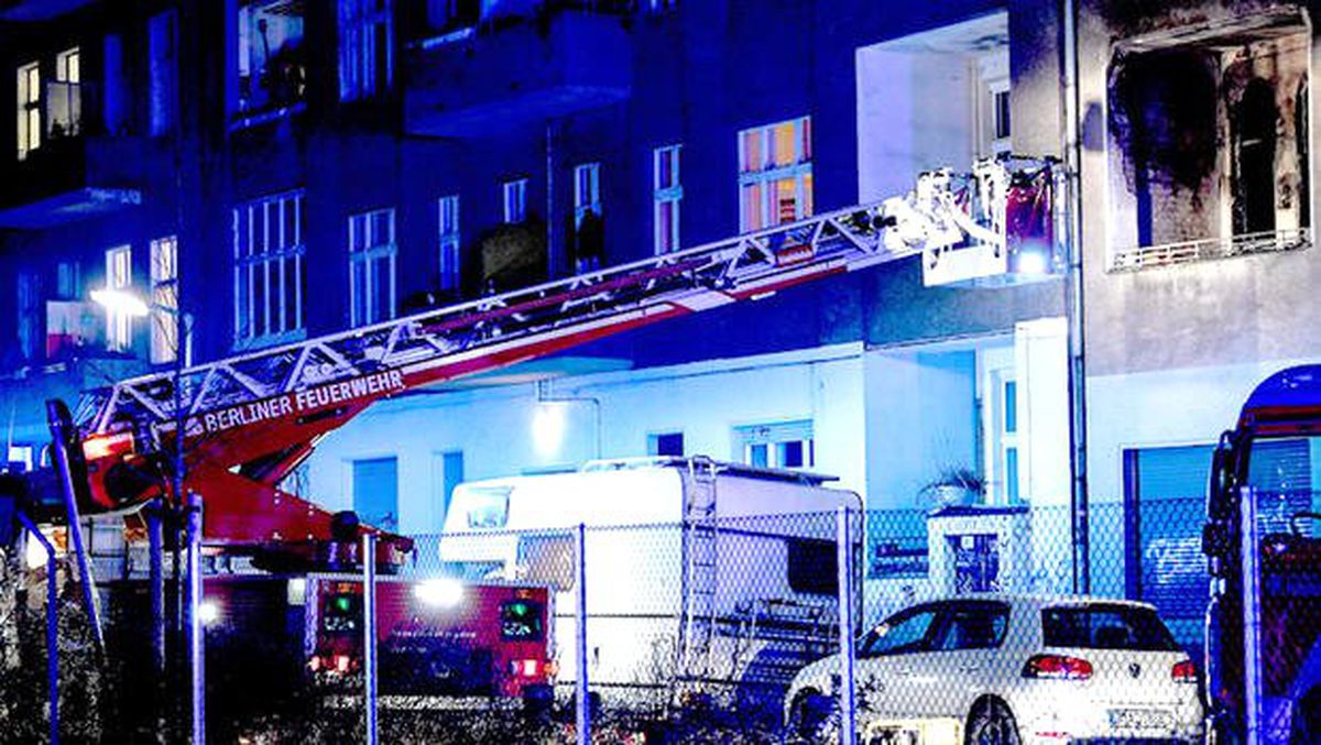 20 Yaşındaki Kahraman Türk Üç Kişiyi Yangından Kurtardı