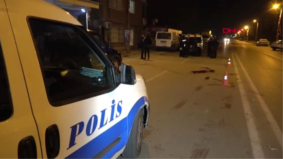 Adana Kavgayı Ayırmak İsteyen Kişi, Arkadaşının Bıçağıyla Yaralandı