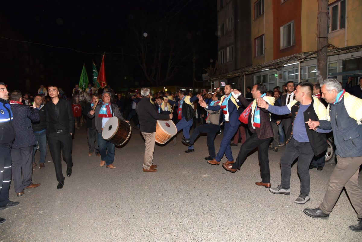 Akhisar\'da Cengiz Ergün ve Hüseyin Eryüksel Rüzgarı