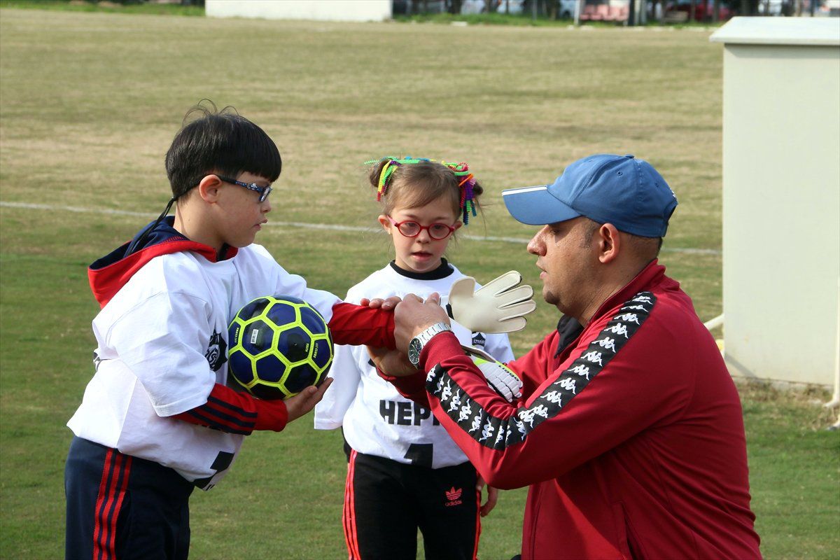 Altaylı Futbolcular, Down Sendromlu Çocuklarla Buluştu