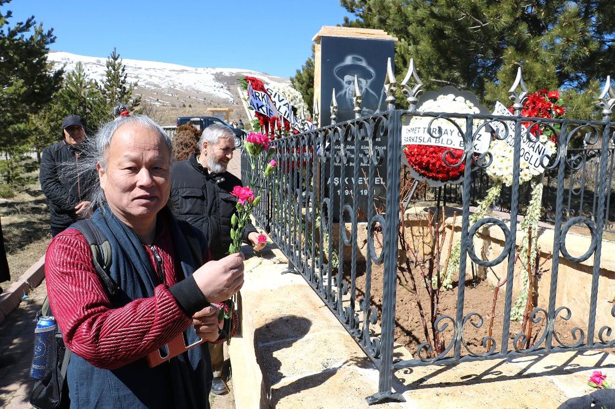 Aşık Veysel Mezarı Başında Anıldı