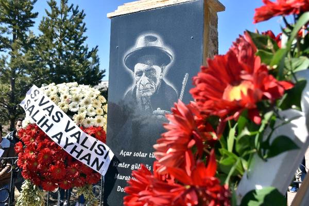 Aşık Veysel, Vefatının 46\'ncı Yılında Mezarı Başında Anıldı