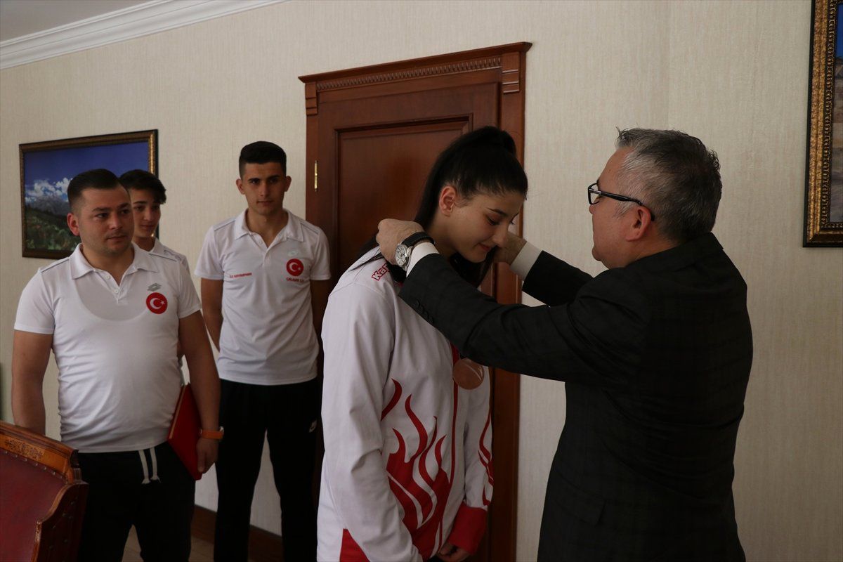 Avrupa Üçüncüsü Tekvando Sporcusundan Vali Şimşek\'e Ziyaret