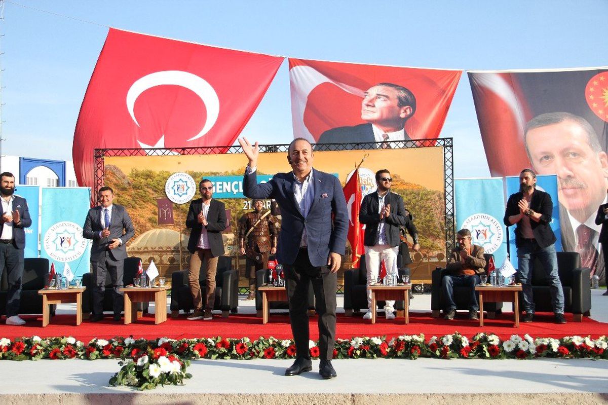 Bakan Çavuşoğlu: "Maduro \'Dizi Sayesinde Belki Müslüman Bilirim\' Dedi"