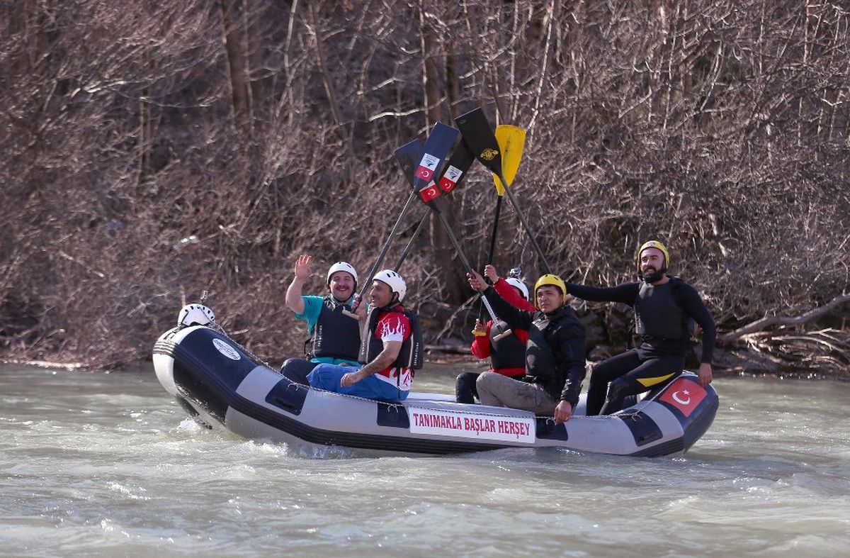 Bakan Varank, Munzur\'da Rafting Yaptı