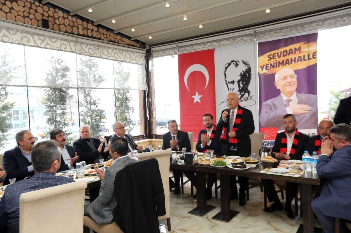 Başkan Yaşar, Gençlerbirliği Taraftarlar Derneği Üyeleri ile Bir Araya Geldi