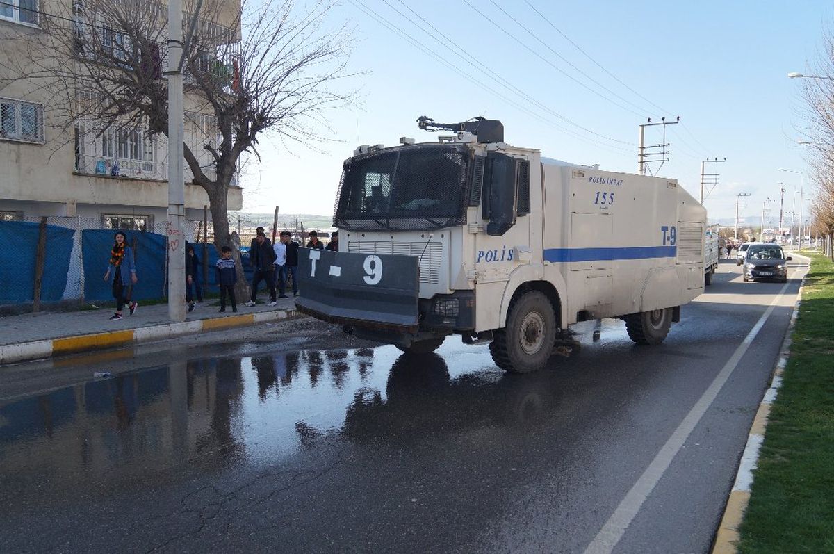 Batman\'da Olaylı Neruz: 32 Gözaltı, 1 Yaralı
