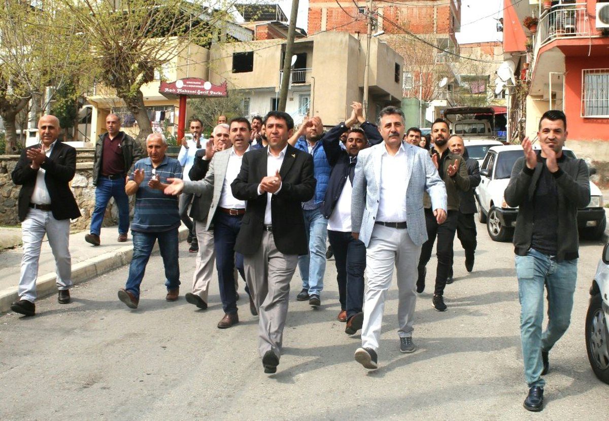 Bayraklı\'da Serdar Sandal Coşkusu