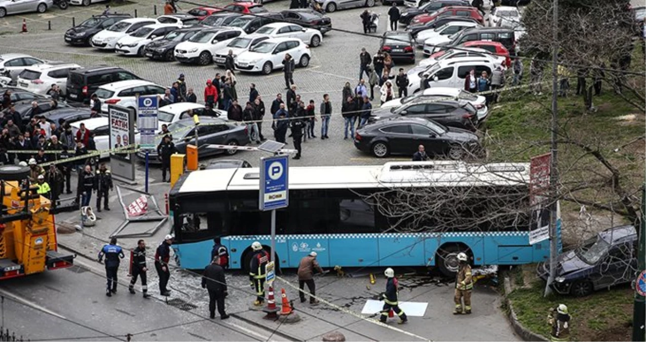 Beyazıt\'ta Dehşete Düşüren Otobüs Kazası Güvenlik Kameralarına Yansıdı