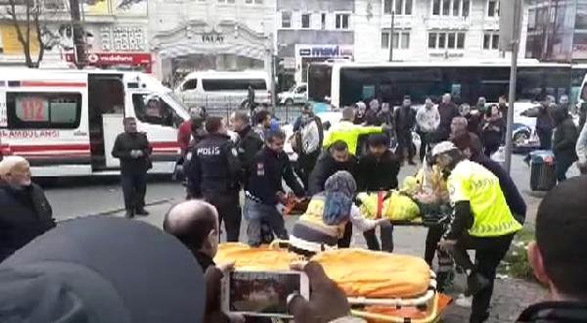 Beyazıt\'ta Özel Halk Otobüsü Kazası; Çok Sayıda Yaralı Var (1)