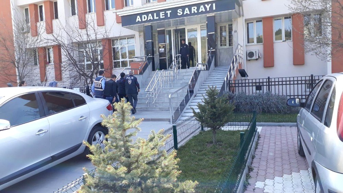Bozüyük\'te Akü Hırsızları Yakalandı