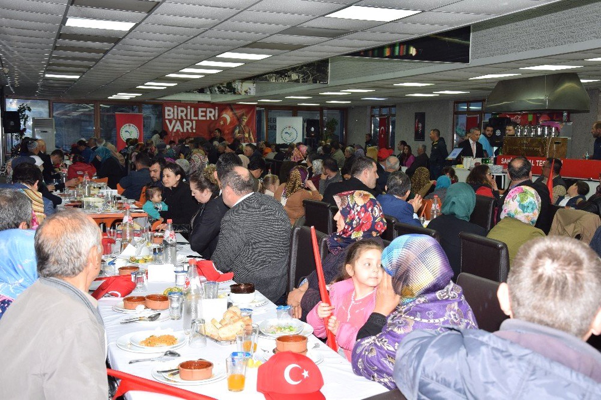 Çanakkale\'de Gazi ve Şehit Aileleri İçin Yemek