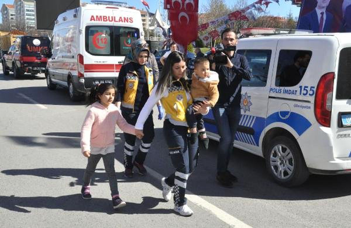 Çıkan Yangında Binada Mahsur Kalan 5 Kişi Son Anda Kurtarıldı