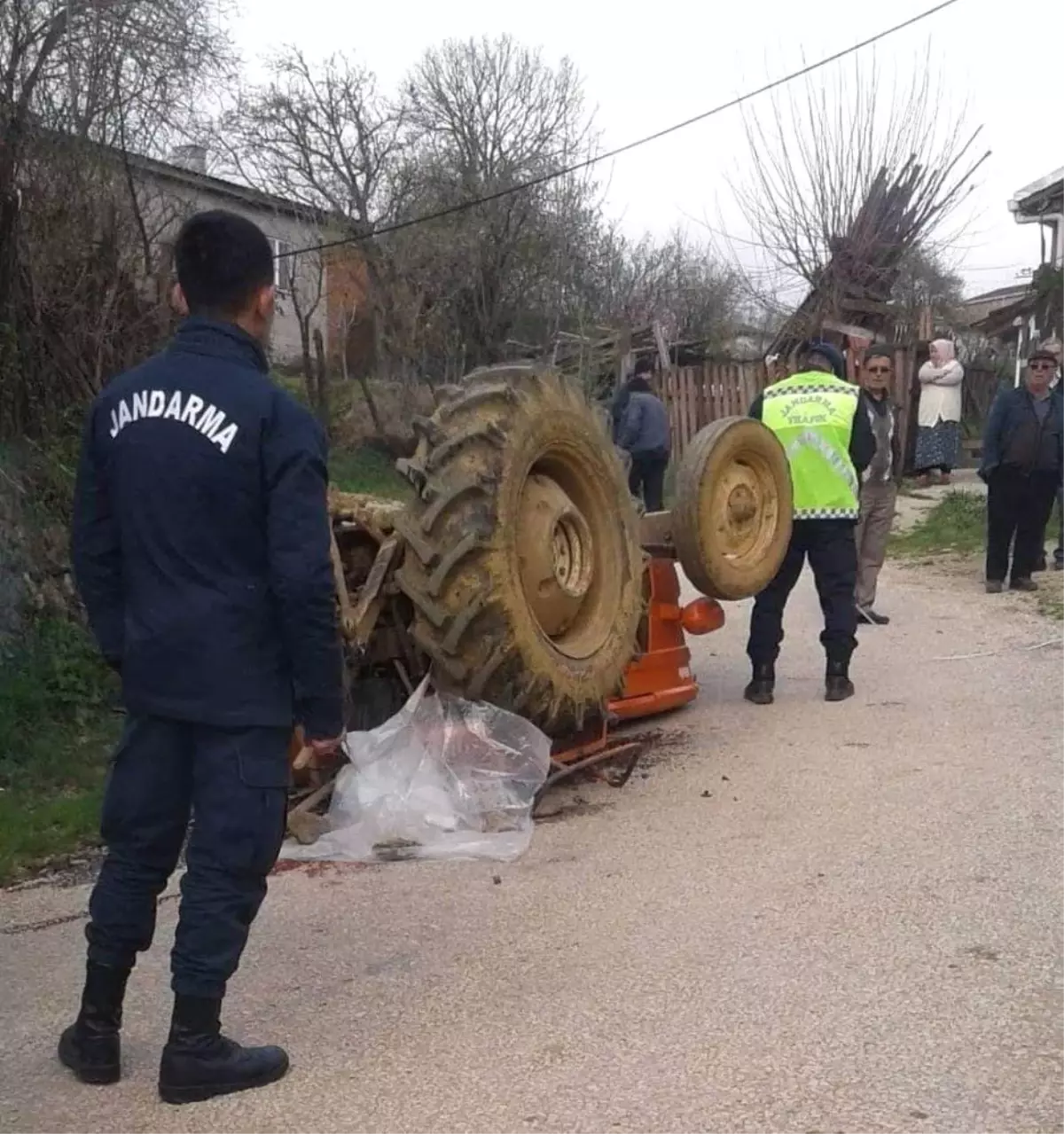 Devrilen Traktörün Altında Can Verdi