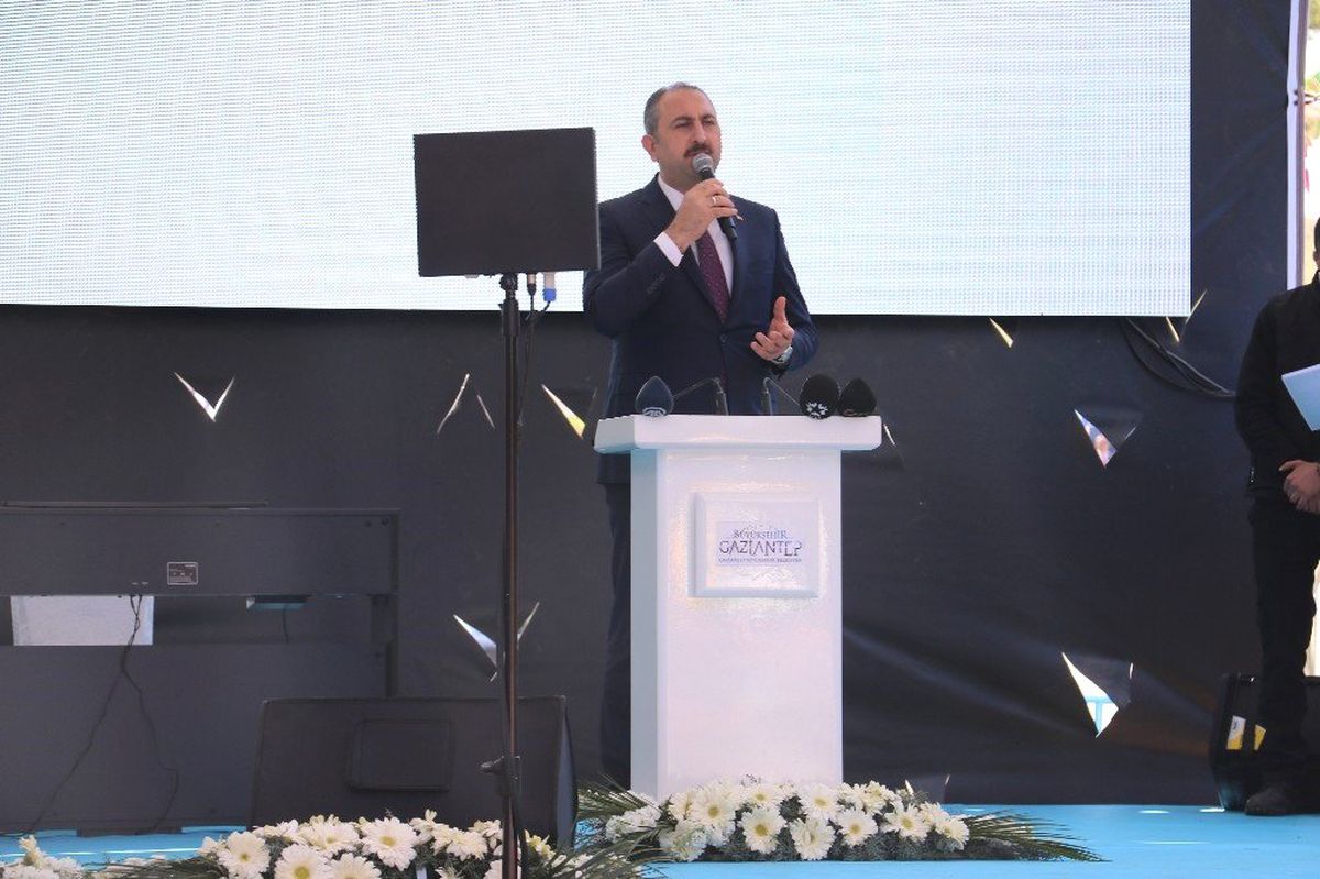 Emine Erdoğan ve Bakanlar, Engelsiz Yaşam Merkezini Ziyaret Etti