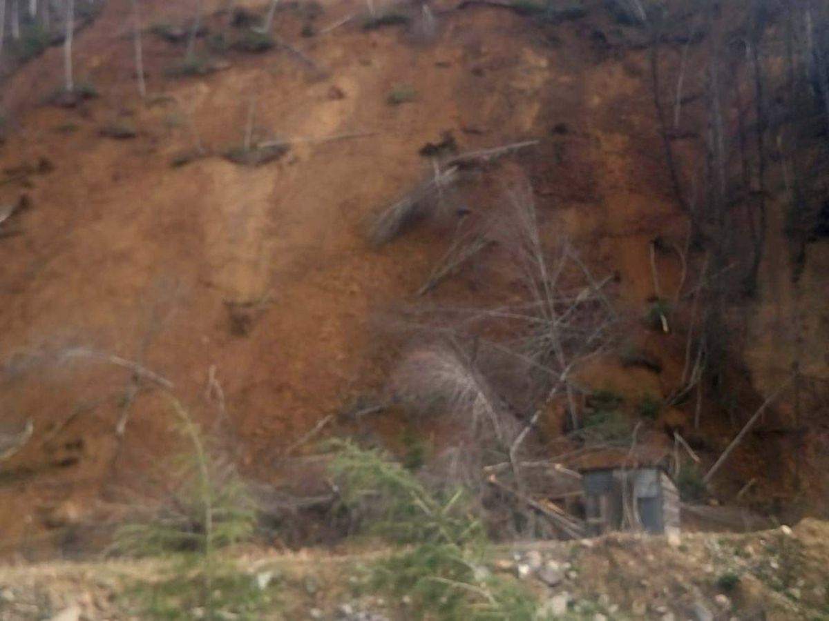 Giresun\'da Heyelan Sonucunda Yağlıdere-Alucra Yolu Trafiğe Kapandı