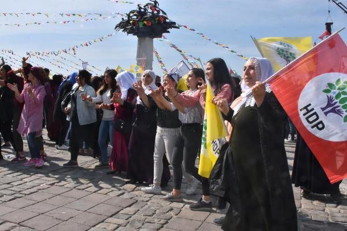 Gündoğdu Meydanı\'nda Nevruz Kutlaması