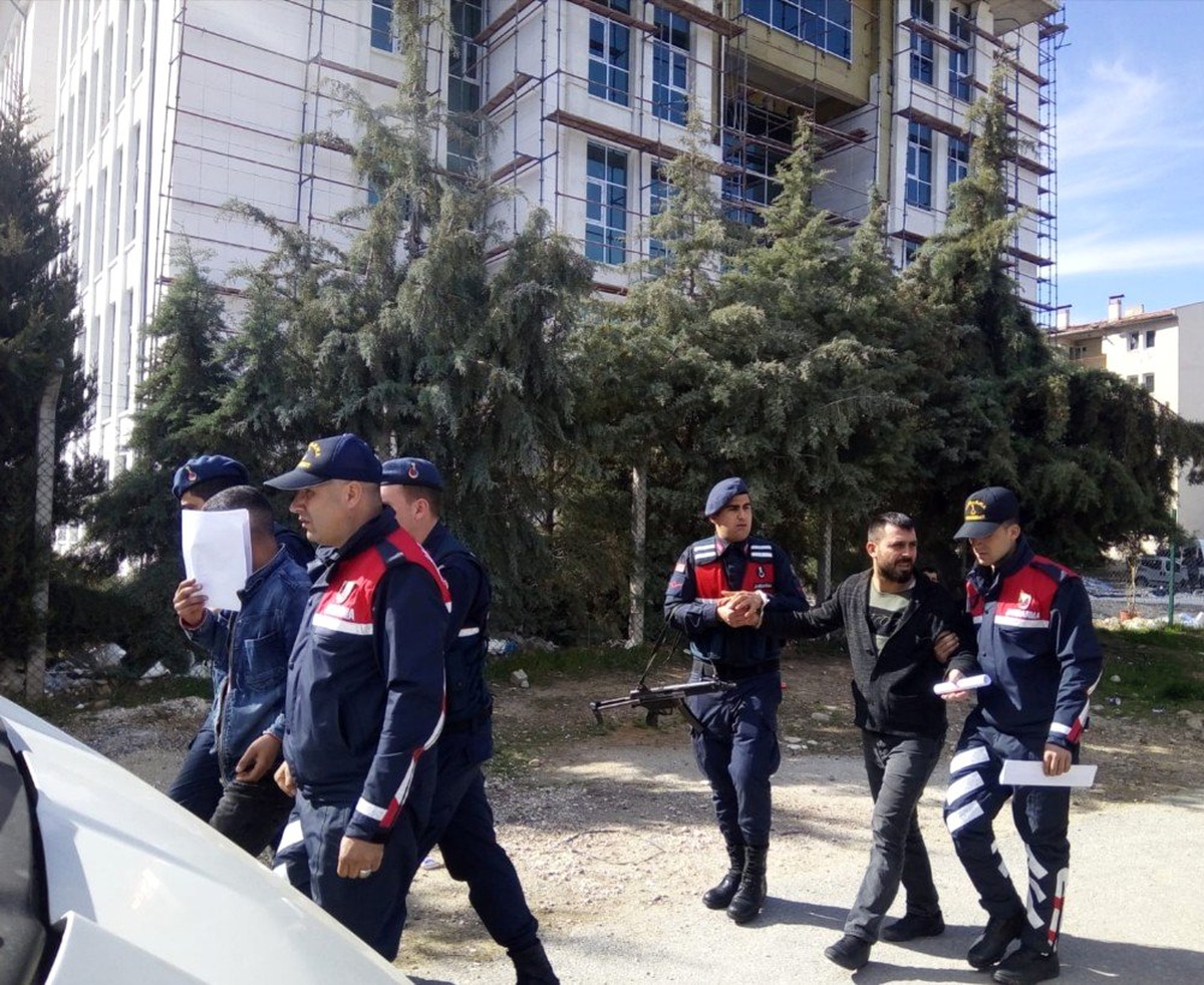 Hırsızlar Yakalanmamak İçin Lüks Otomobil Kullandı
