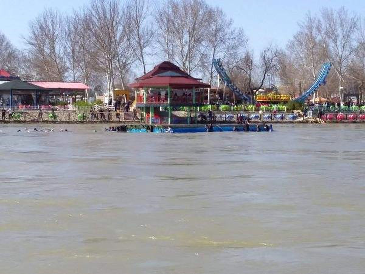 Irak\'ta Feribot Battı... Nehirde Can Pazarı