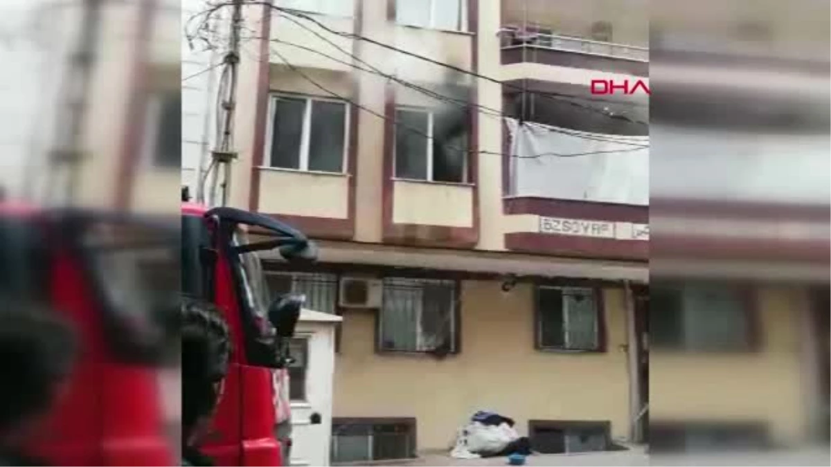 İstanbul-Esenyurt\'ta Yangın Çıkan Dairede 3 Kişi Mahsur Kaldı