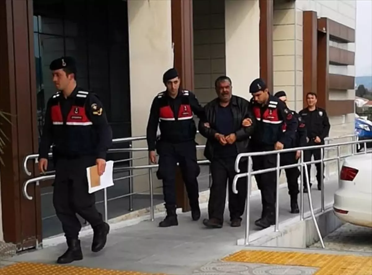 İzmir\'de "Tırnakçılık" Yöntemiyle Hırsızlık İddiası