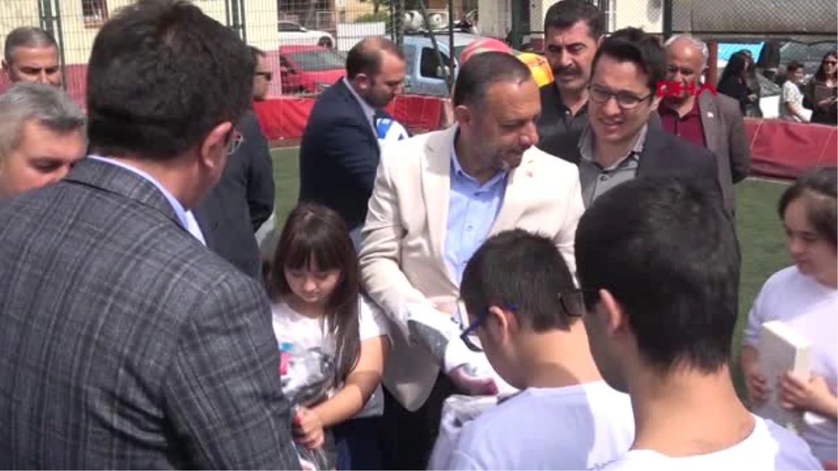 İzmir Zeybekci Down Sendromlu Çocuklarla Halı Sahada Buluştu