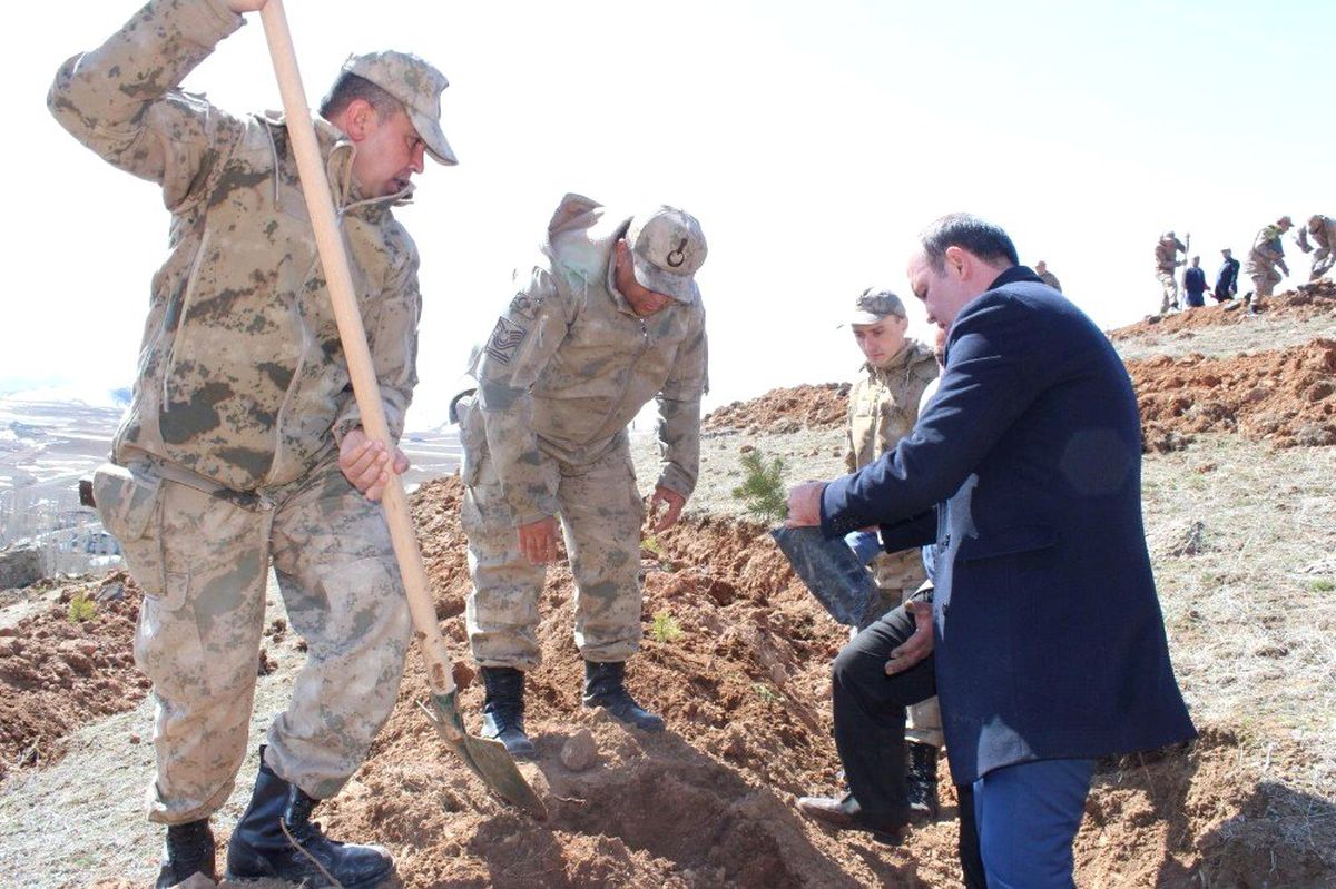 Jandarma 180. Yıldönümünü Ağaç Dikerek Kutladı