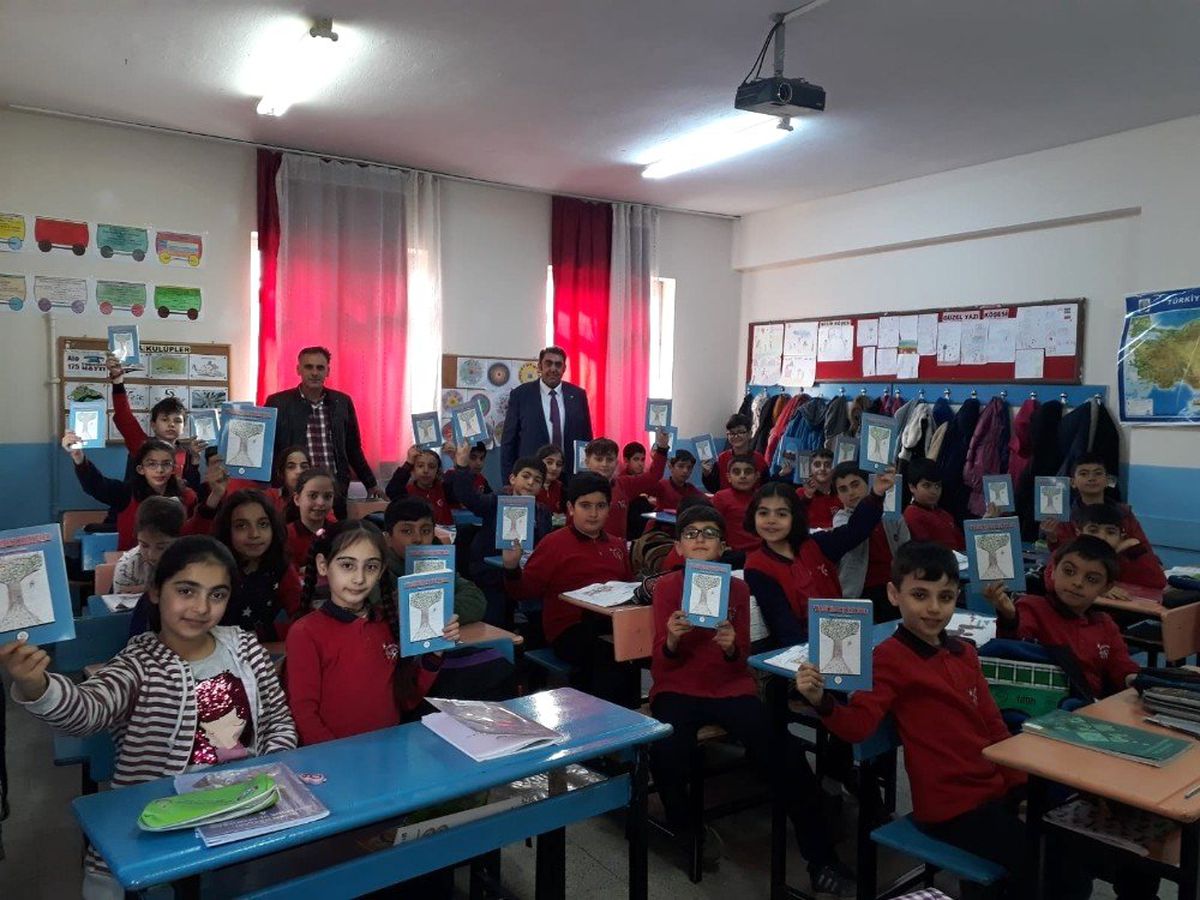 Kağızman\'da 4. Sınıf Öğrencileri Başlarından Geçen Hikâyeler ile Kitap Çıkardı