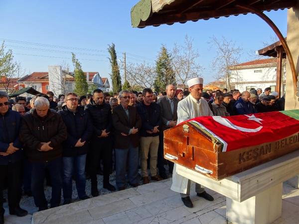 Kalp Krizinden Ölen Üniversiteli Çağdaş, Toprağa Verildi