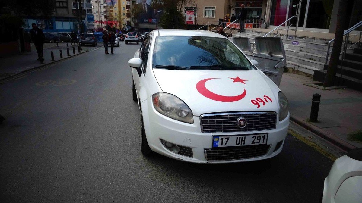Kartal\'da Alkolü Sürücü Yaya Geçidinde Yürüyen Yaşlı Adama Çarptı