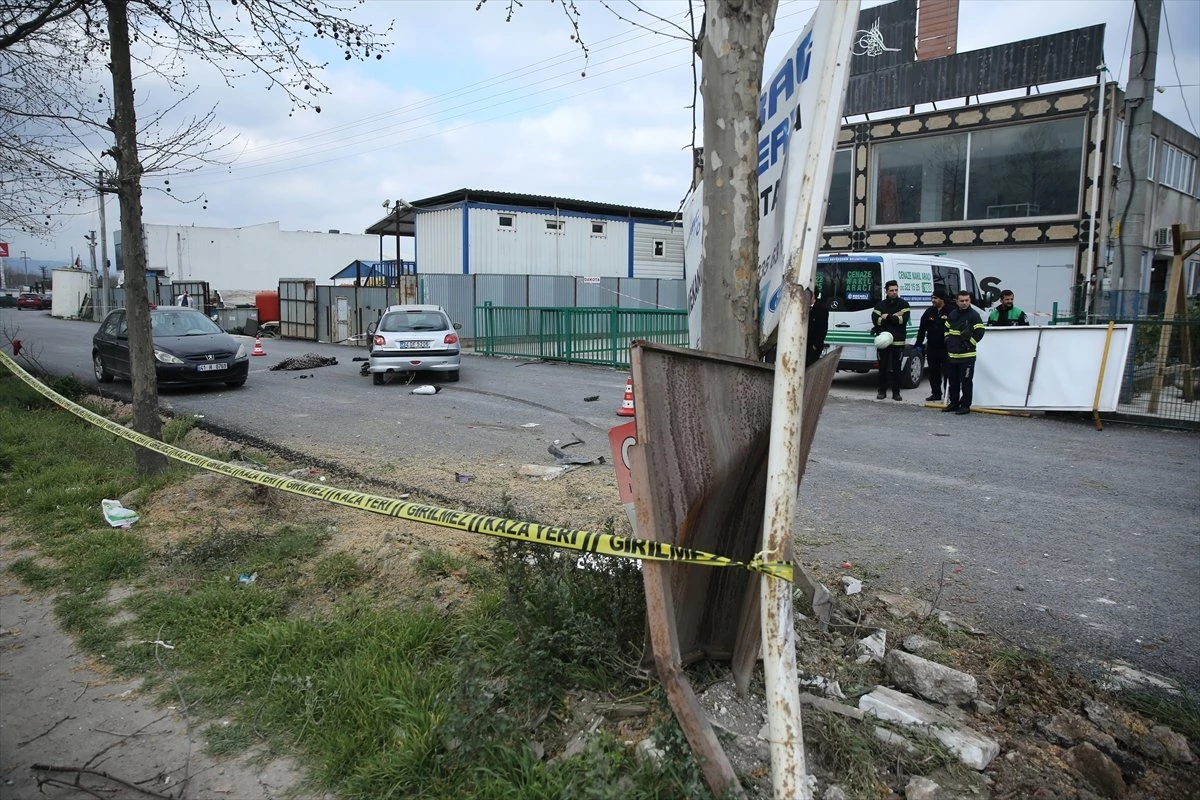Kocaeli\'de Trafik Kazası: 2 Ölü