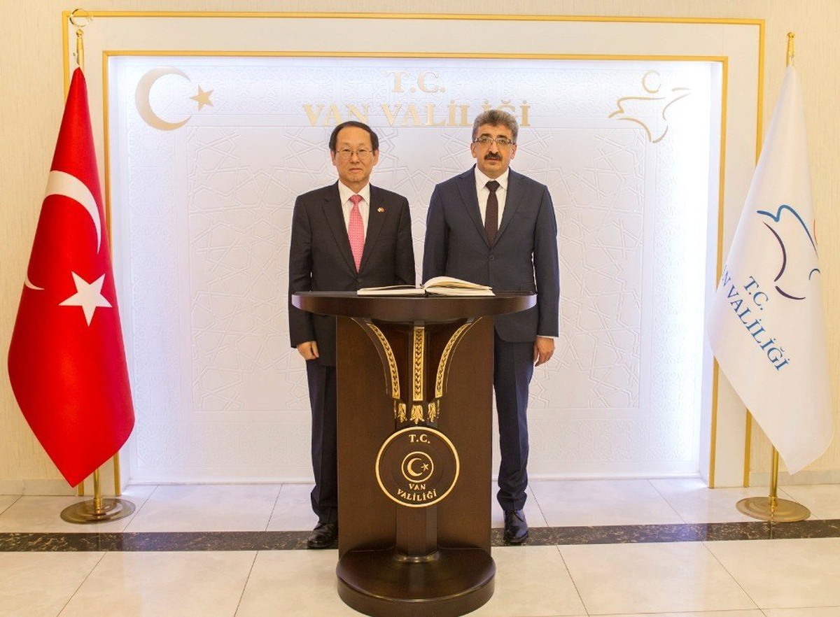 Kore Büyükelçisi Hongghi Choi\'den Vali Bilmez\'e Ziyaret