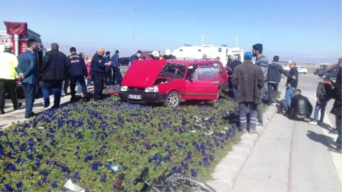 Malatya\'da Otomobiller Çarpıştı: 3 Yaralı