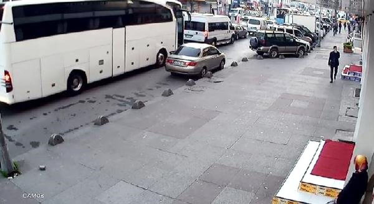 Motosikletle Çarptığı Kadını Bırakıp Kaçtı
