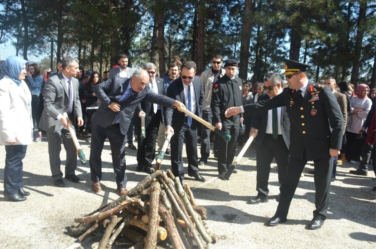 Nevruz Ateşi Yakıldı, Örste Demir Dövüldü