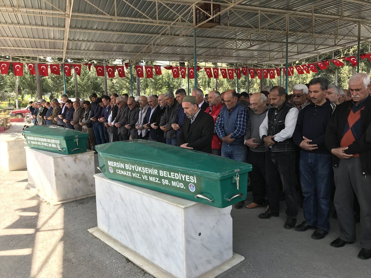 Oğullarının Öldürdüğü Anne ve Baba Defnedildi