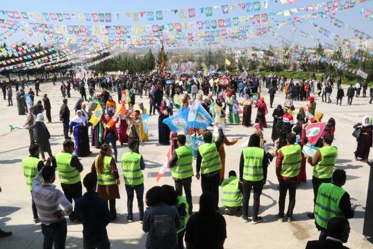Şanlıurfa\'da Nevruz Etkinliğinde Slogan Atan 15 Kişiye Gözaltı